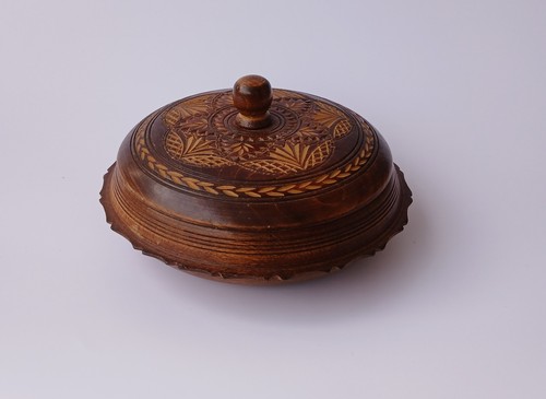 Holzdose mit deckel - holzdose, schatulle