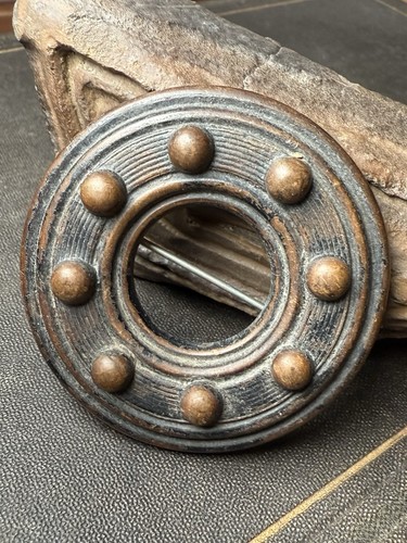 Brosche aus vulkanit rund - vulkanit,